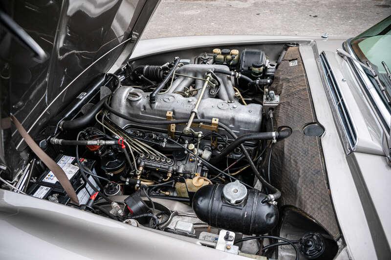 1970 Mercedes - Benz 280SL PAGODA 5 SPEED MANUAL