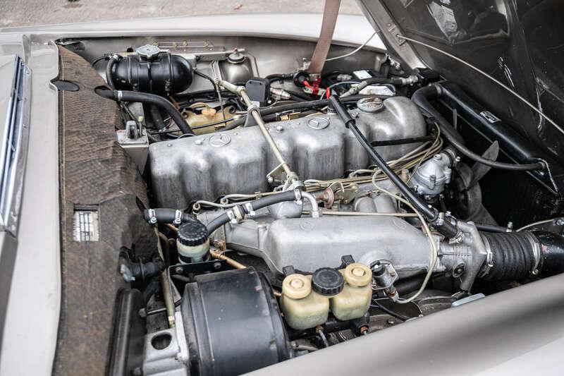 1970 Mercedes - Benz 280SL PAGODA 5 SPEED MANUAL