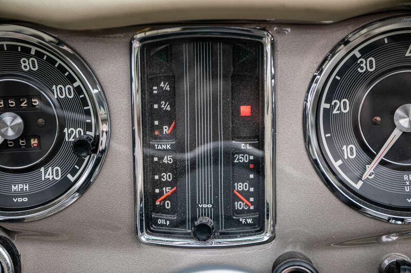 1970 Mercedes - Benz 280SL PAGODA 5 SPEED MANUAL