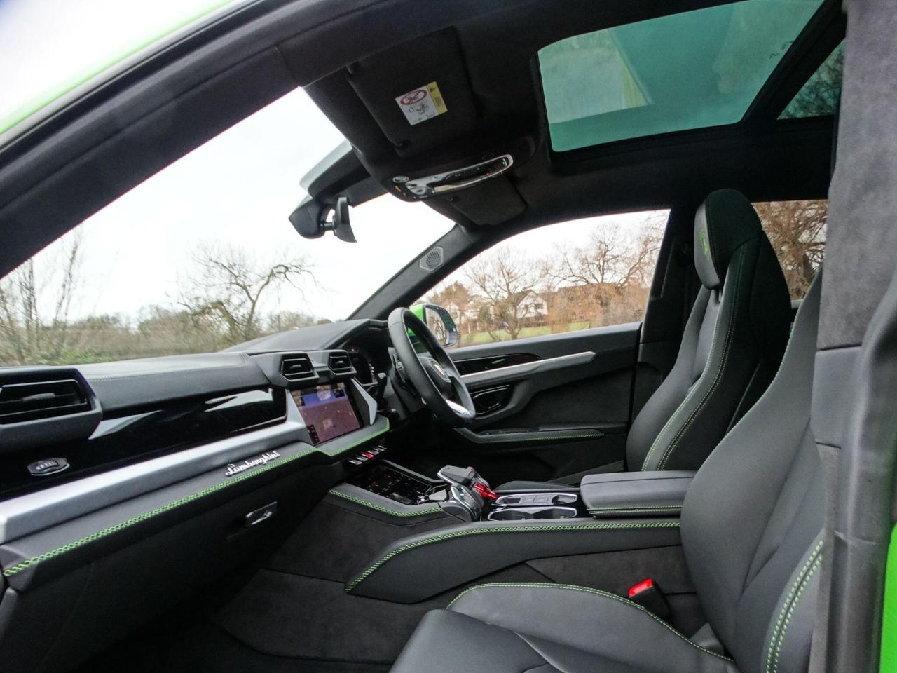 2025 Lamborghini 4.0 V8 BiTurbo 25.9kWh SE Auto 4WD Euro 6 5dr