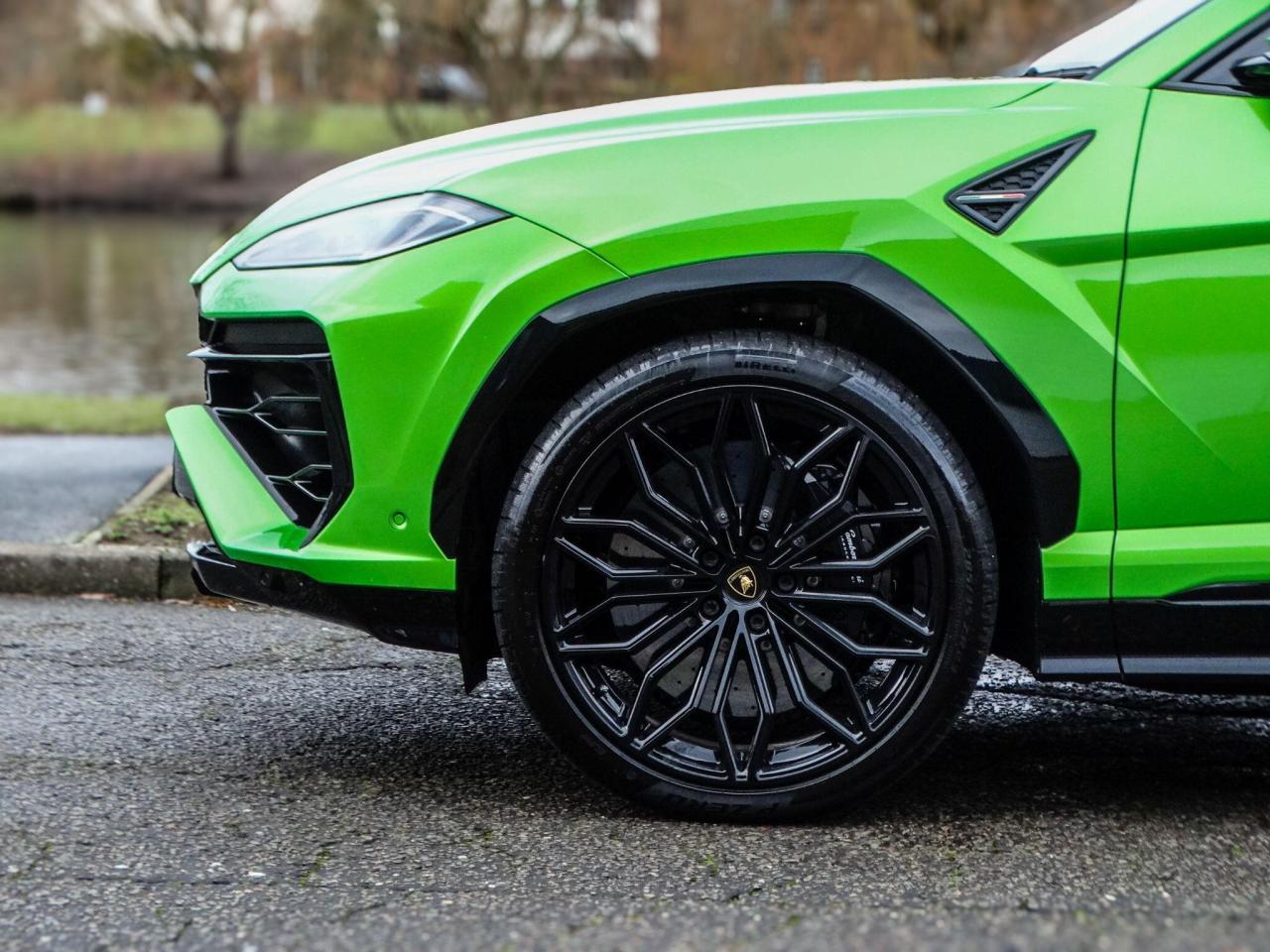 2025 Lamborghini 4.0 V8 BiTurbo 25.9kWh SE Auto 4WD Euro 6 5dr