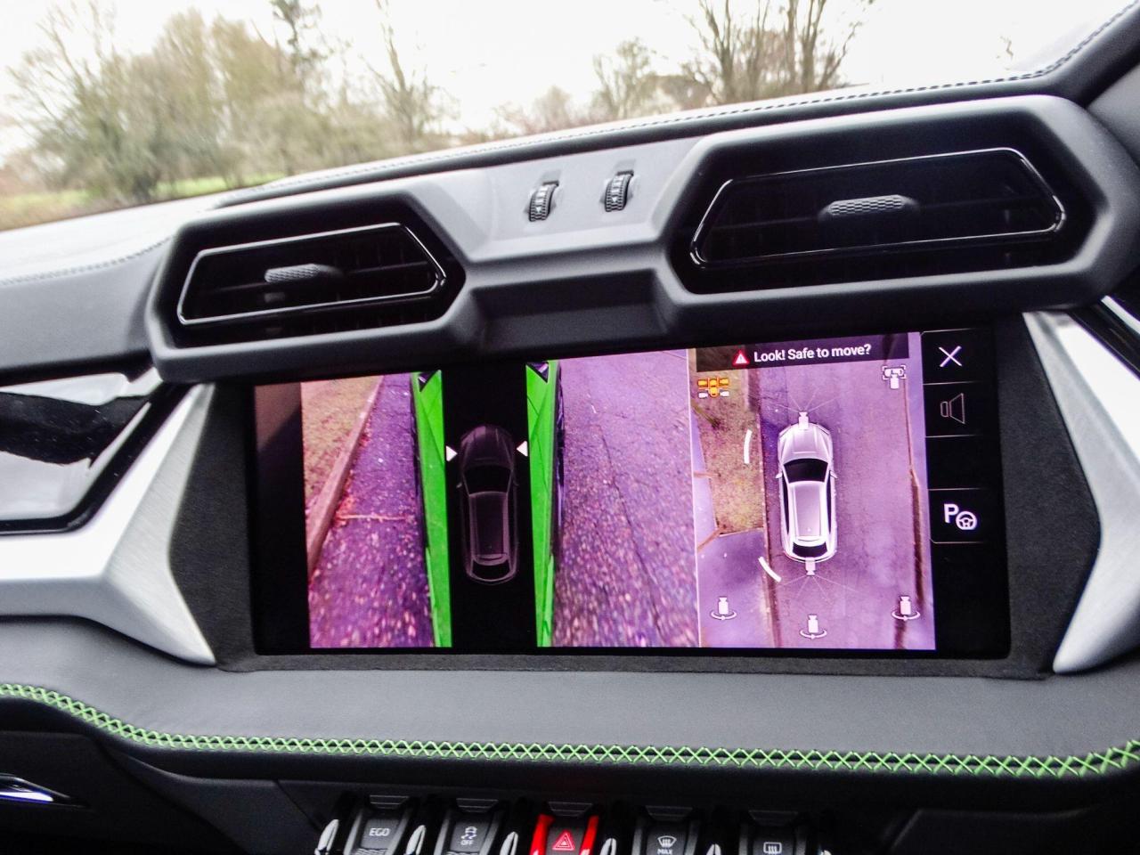 2025 Lamborghini 4.0 V8 BiTurbo 25.9kWh SE Auto 4WD Euro 6 5dr