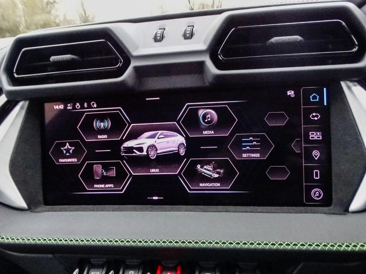 2025 Lamborghini 4.0 V8 BiTurbo 25.9kWh SE Auto 4WD Euro 6 5dr