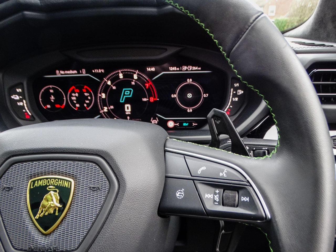 2025 Lamborghini 4.0 V8 BiTurbo 25.9kWh SE Auto 4WD Euro 6 5dr