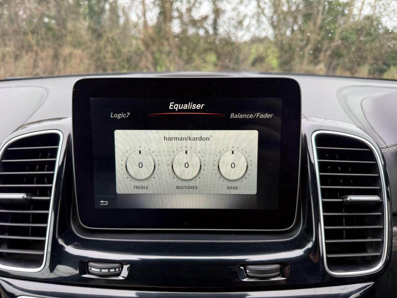 2017 Mercedes - Benz 3.0 GLE350d V6 designo Line SUV 5dr Diesel G-Tronic 4MATIC Euro 6 (s/s) (258 ps)