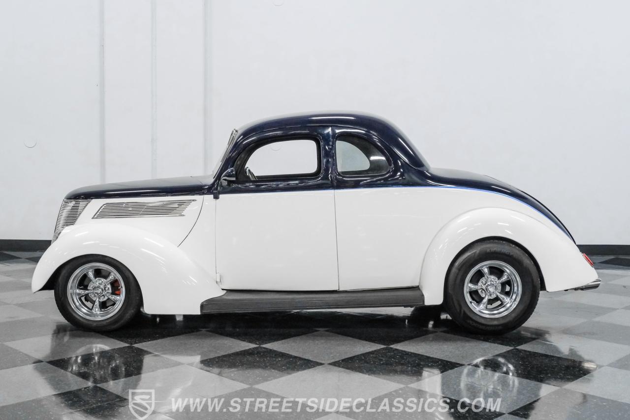 1937 Ford 5-Window Coupe Streetrod