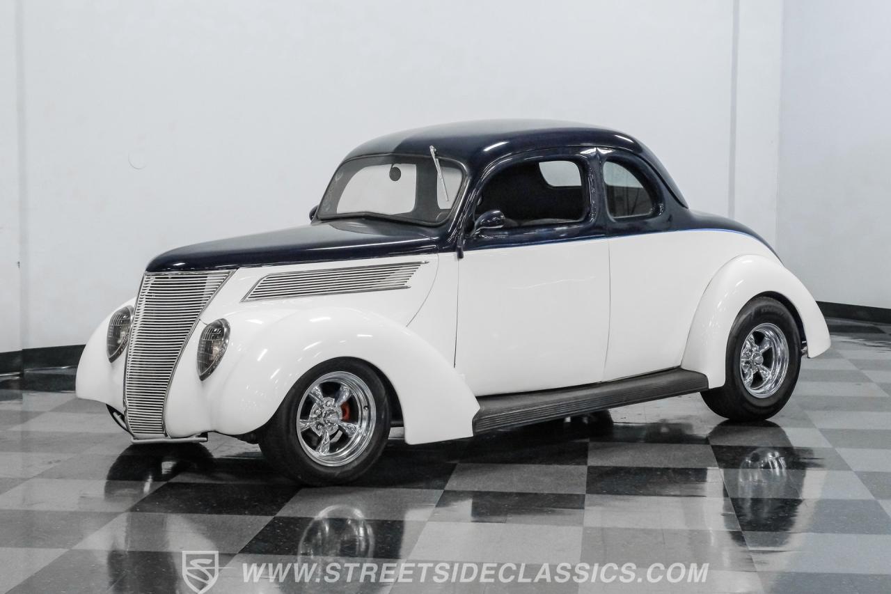 1937 Ford 5-Window Coupe Streetrod