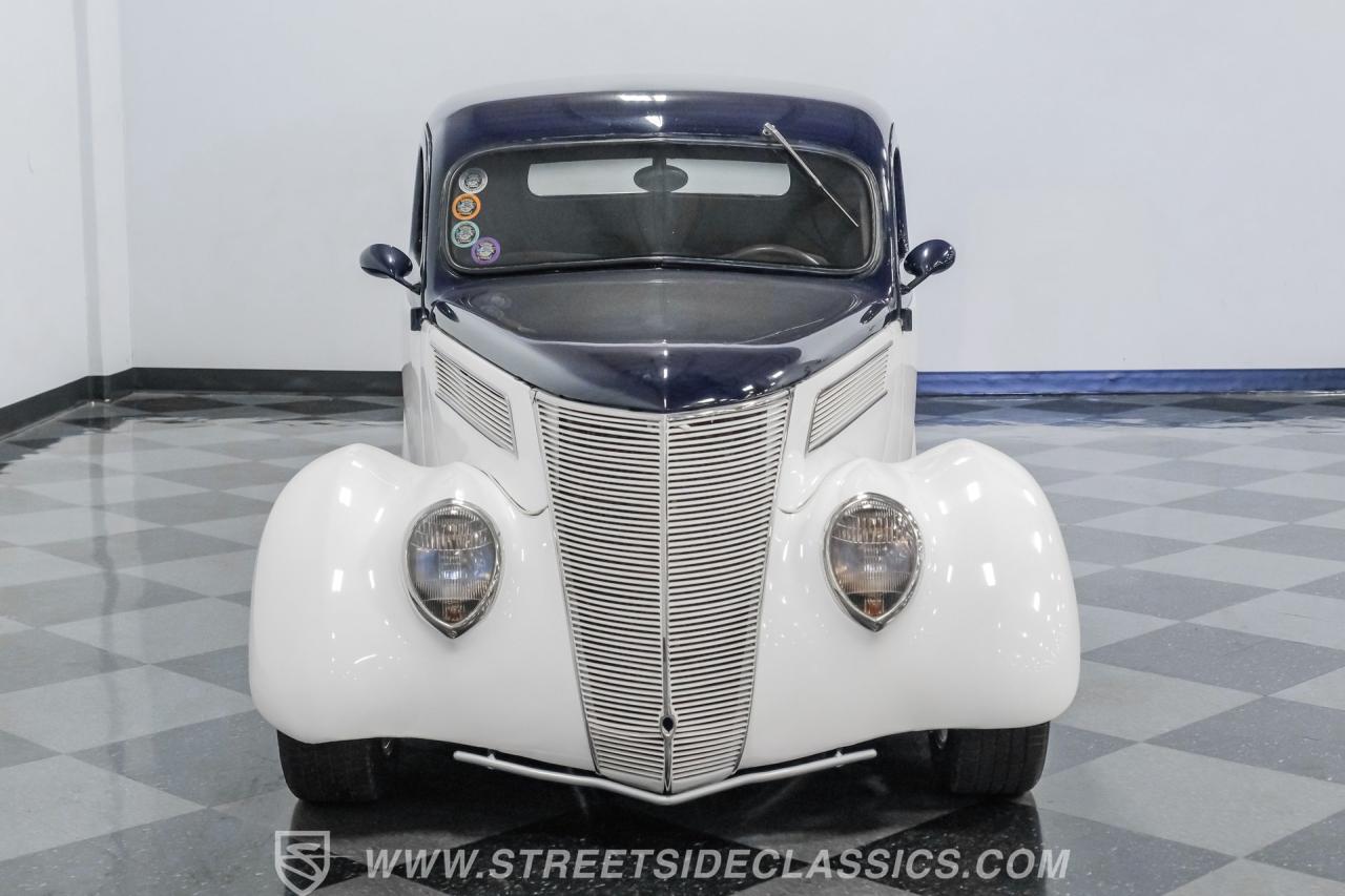 1937 Ford 5-Window Coupe Streetrod
