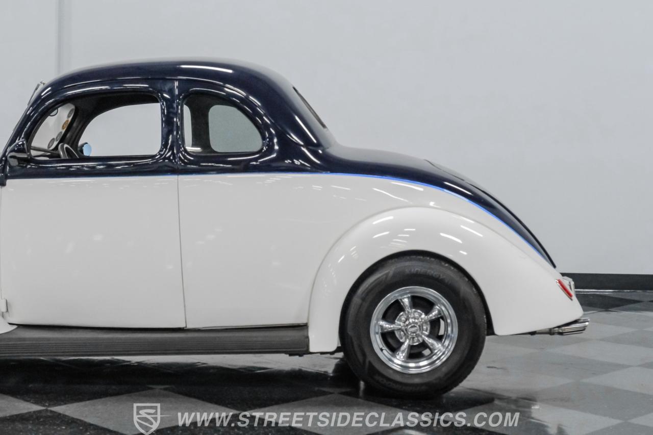 1937 Ford 5-Window Coupe Streetrod