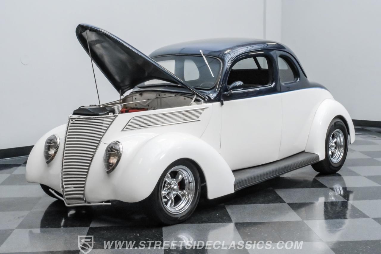 1937 Ford 5-Window Coupe Streetrod
