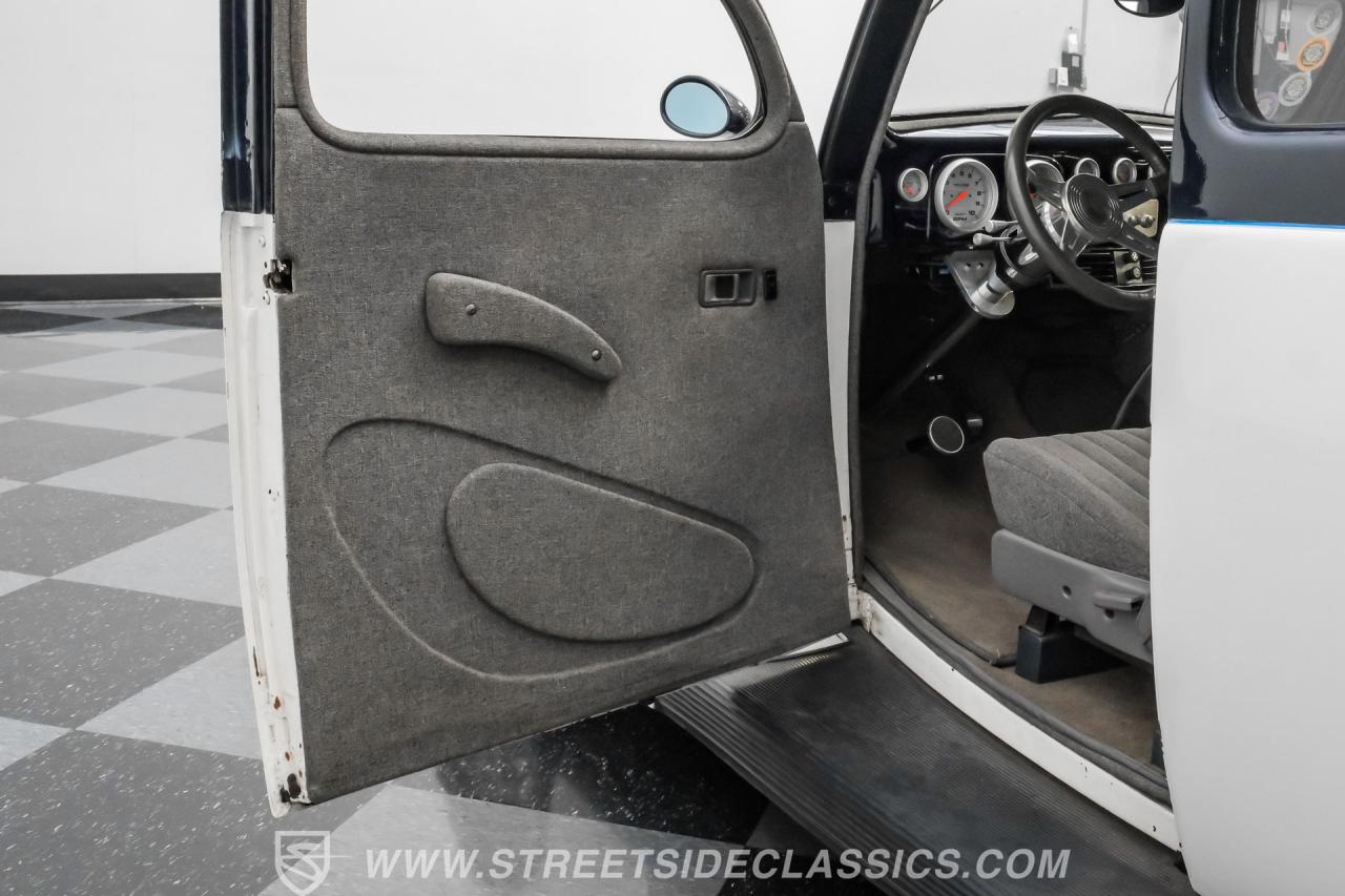 1937 Ford 5-Window Coupe Streetrod