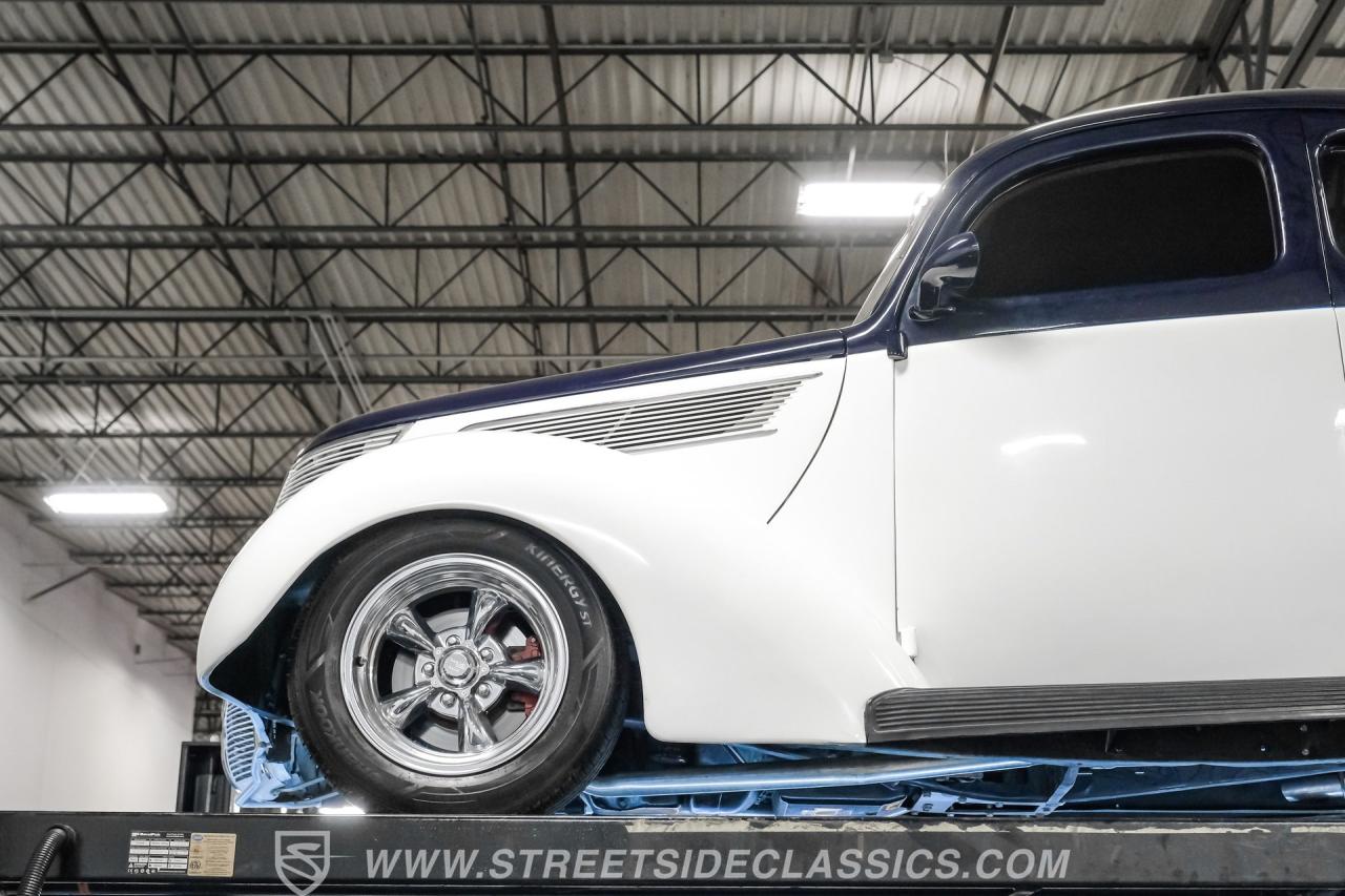 1937 Ford 5-Window Coupe Streetrod
