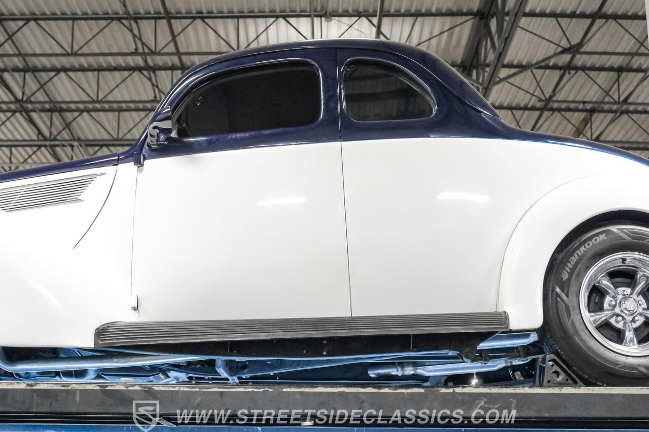 1937 Ford 5-Window Coupe Streetrod