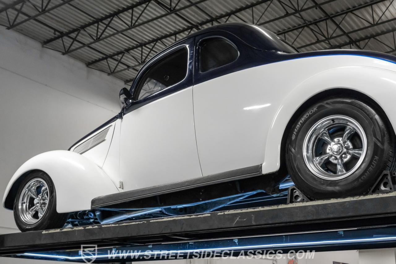 1937 Ford 5-Window Coupe Streetrod