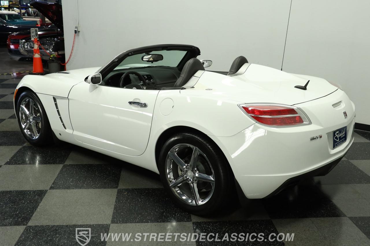 2009 Saturn Sky  Red Line