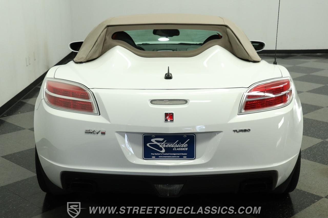 2009 Saturn Sky  Red Line