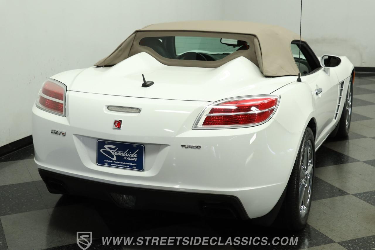 2009 Saturn Sky  Red Line