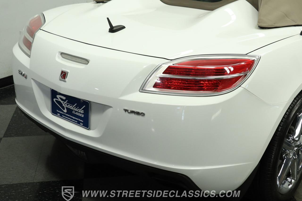 2009 Saturn Sky  Red Line