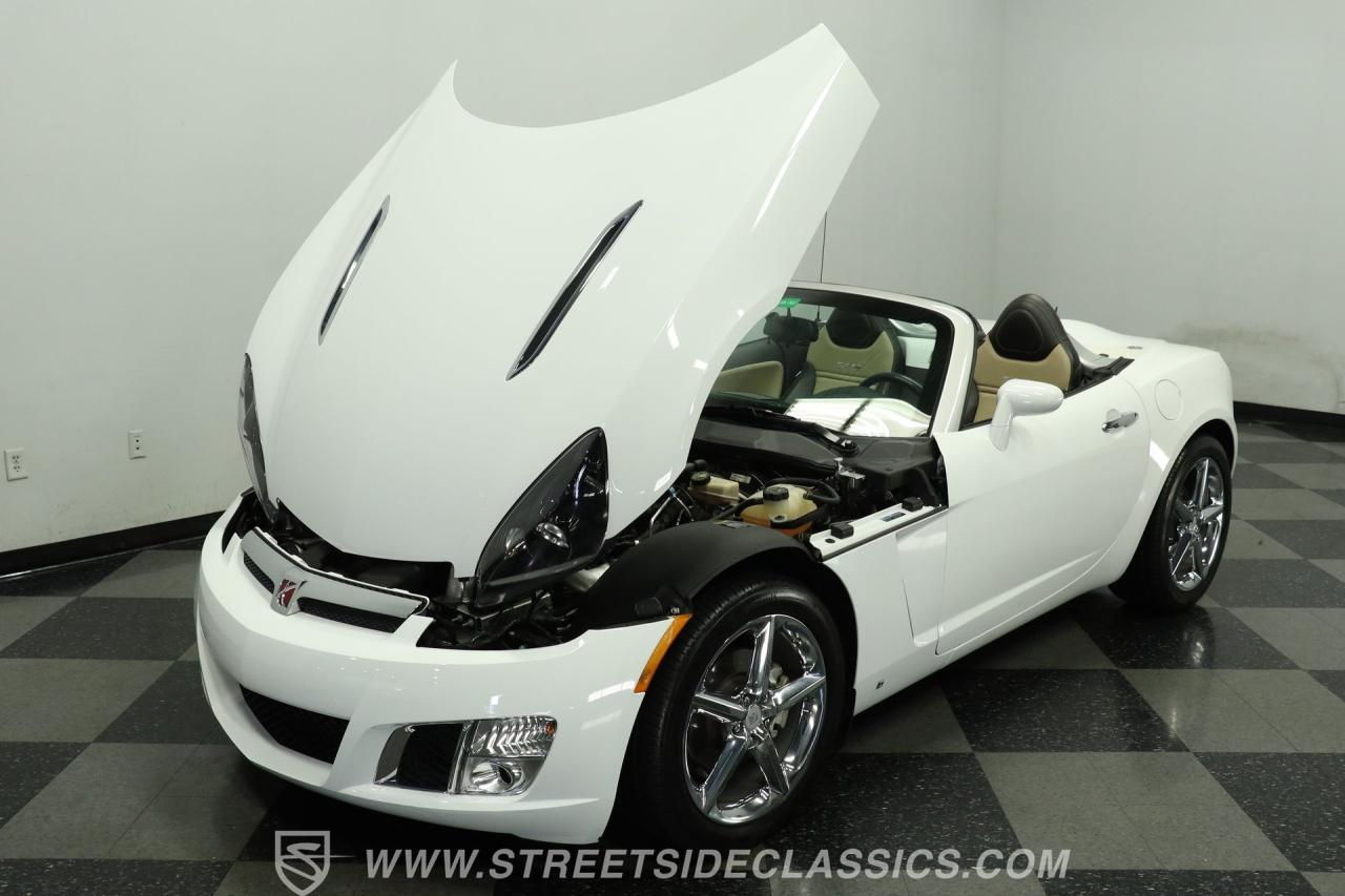 2009 Saturn Sky  Red Line