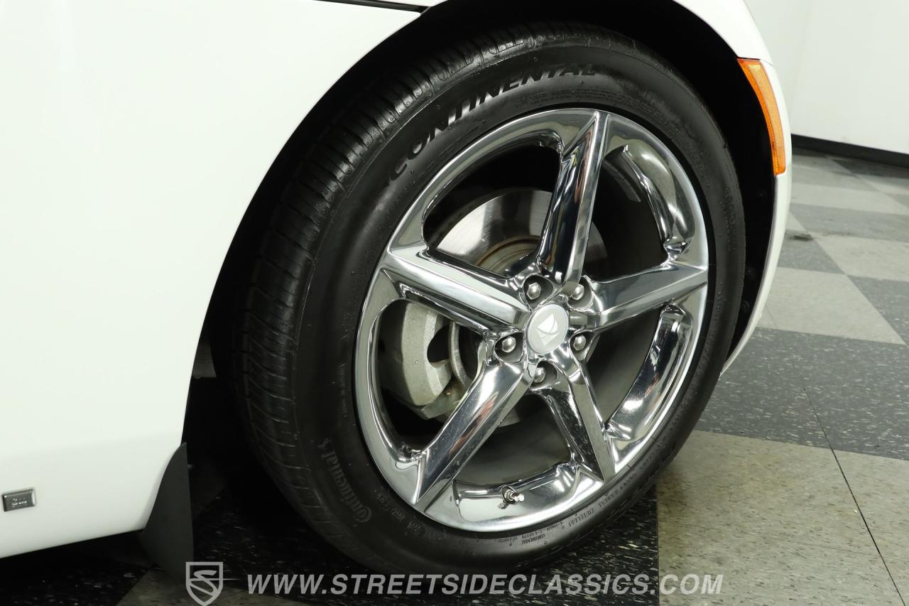 2009 Saturn Sky  Red Line