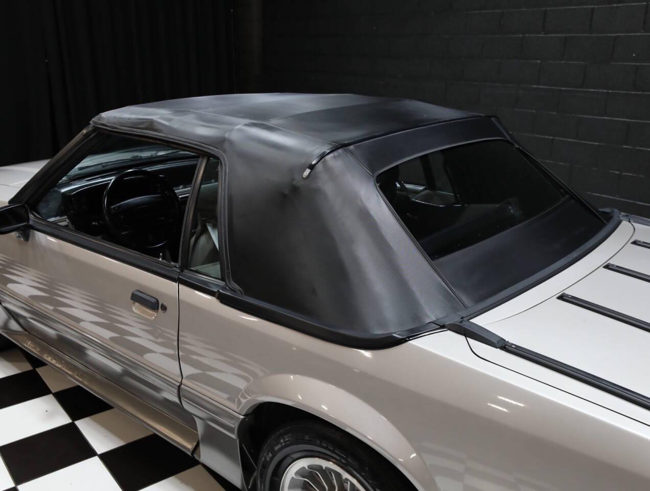 1990 Ford Mustang