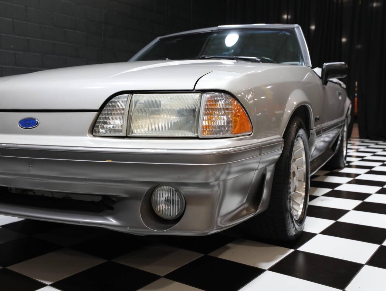 1990 Ford Mustang