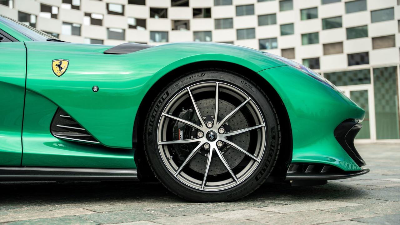 2023 Ferrari 812 Competizione