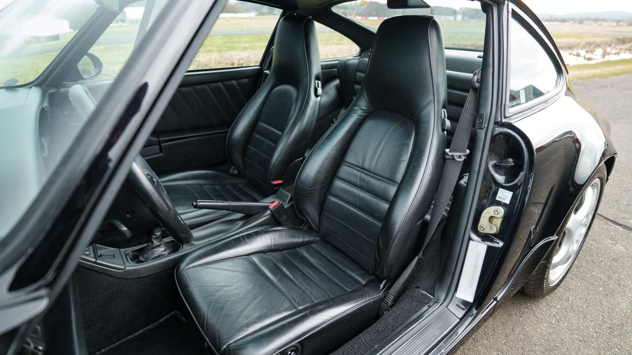 1990 Porsche 911 Carrera 2 Coupe