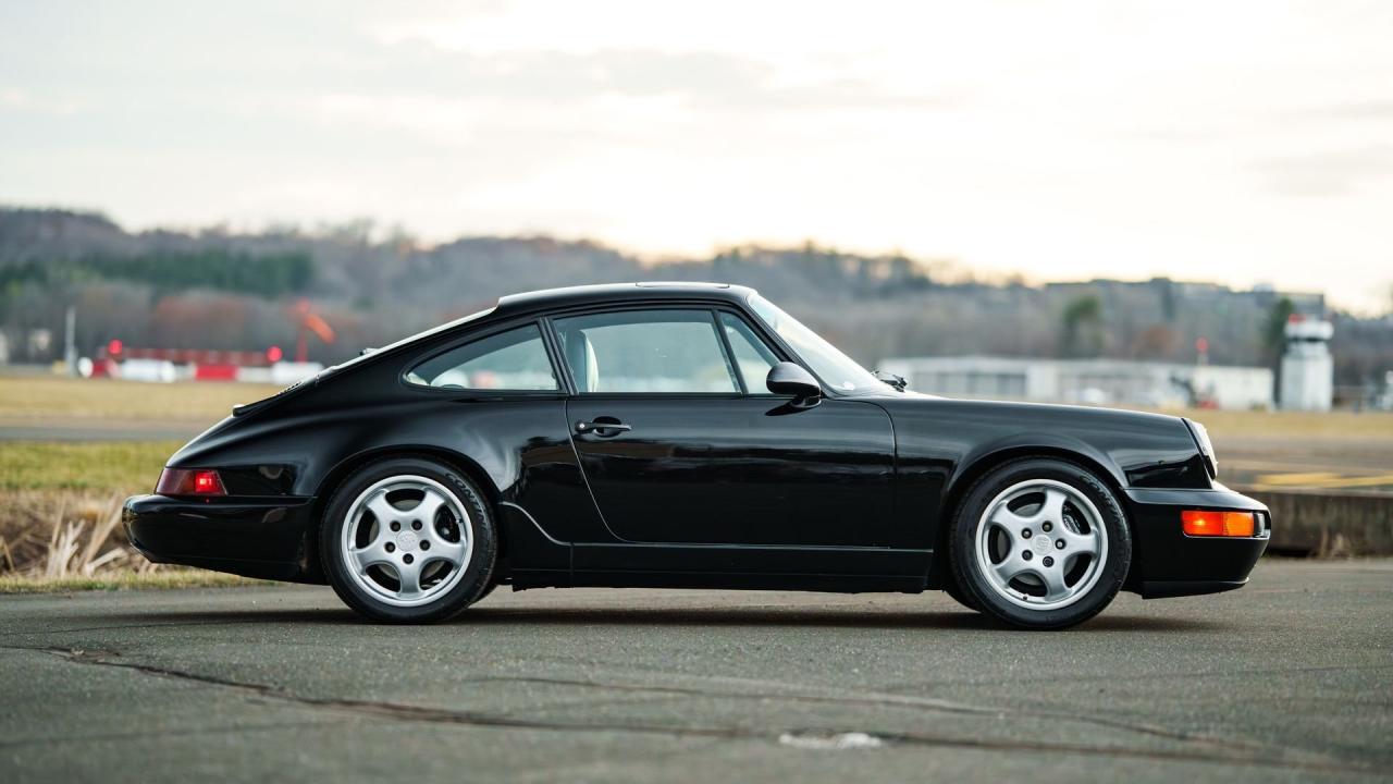 1990 Porsche 911 Carrera 2 Coupe