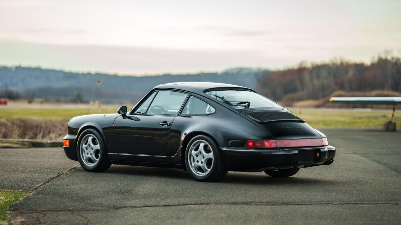 1990 Porsche 911 Carrera 2 Coupe
