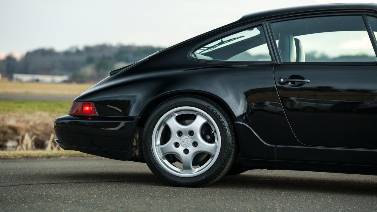 1990 Porsche 911 Carrera 2 Coupe