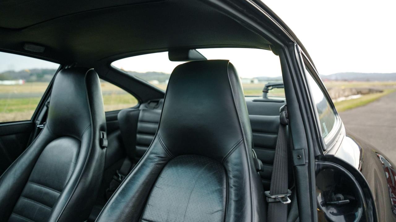 1990 Porsche 911 Carrera 2 Coupe