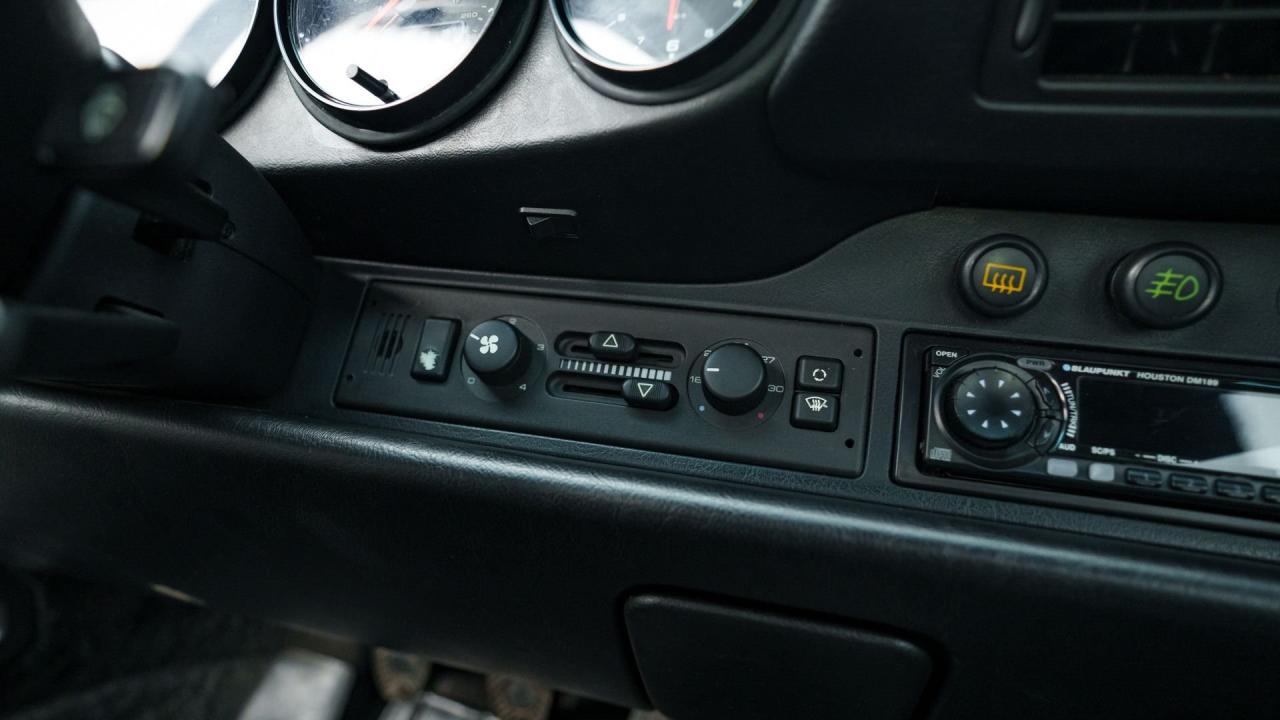 1990 Porsche 911 Carrera 2 Coupe