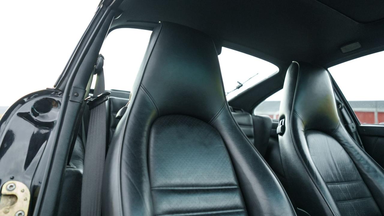 1990 Porsche 911 Carrera 2 Coupe