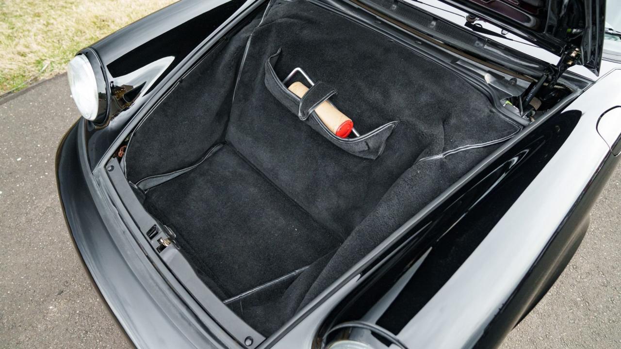 1990 Porsche 911 Carrera 2 Coupe