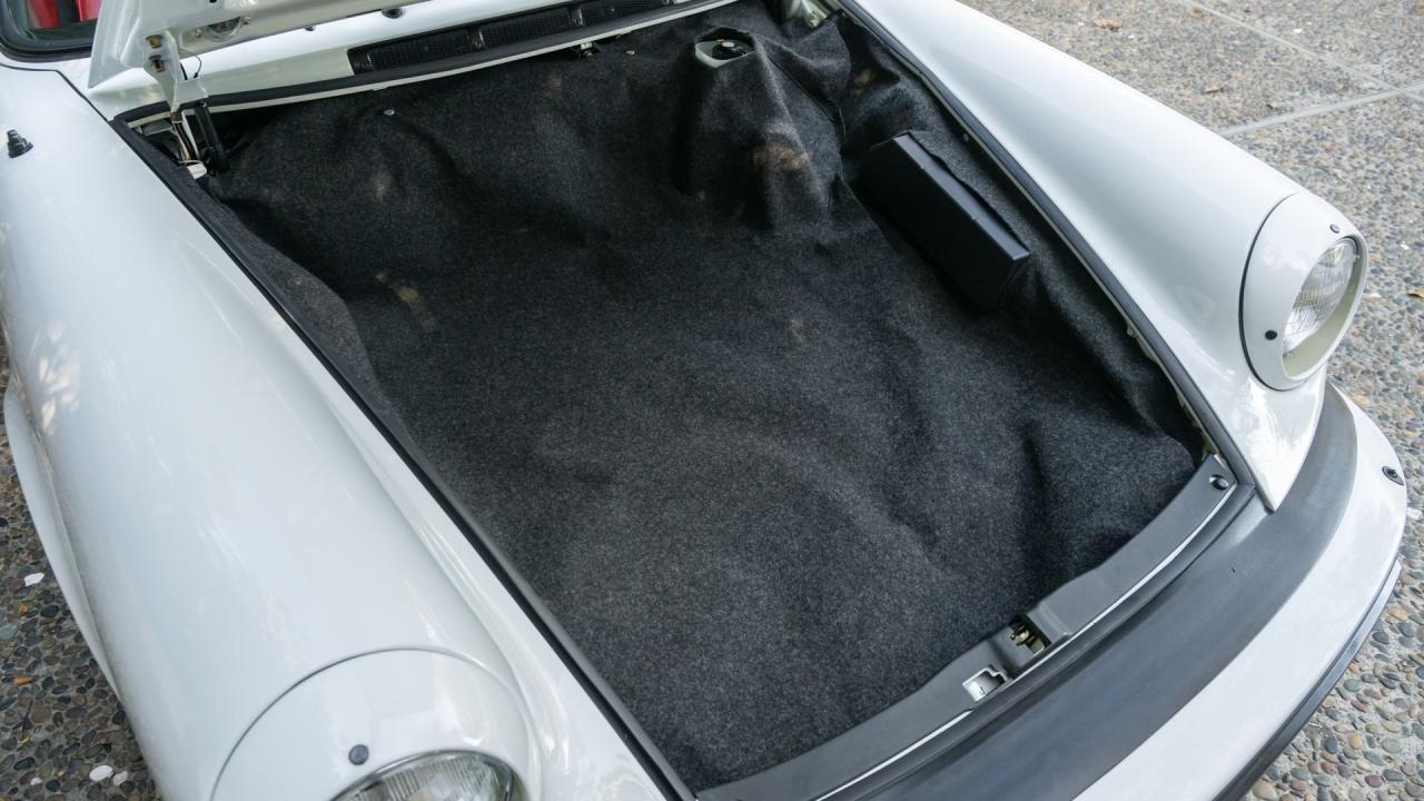 1984 Porsche 911 Carrera Cabriolet