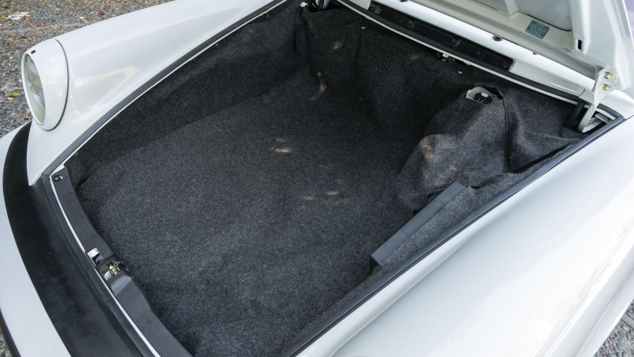 1984 Porsche 911 Carrera Cabriolet