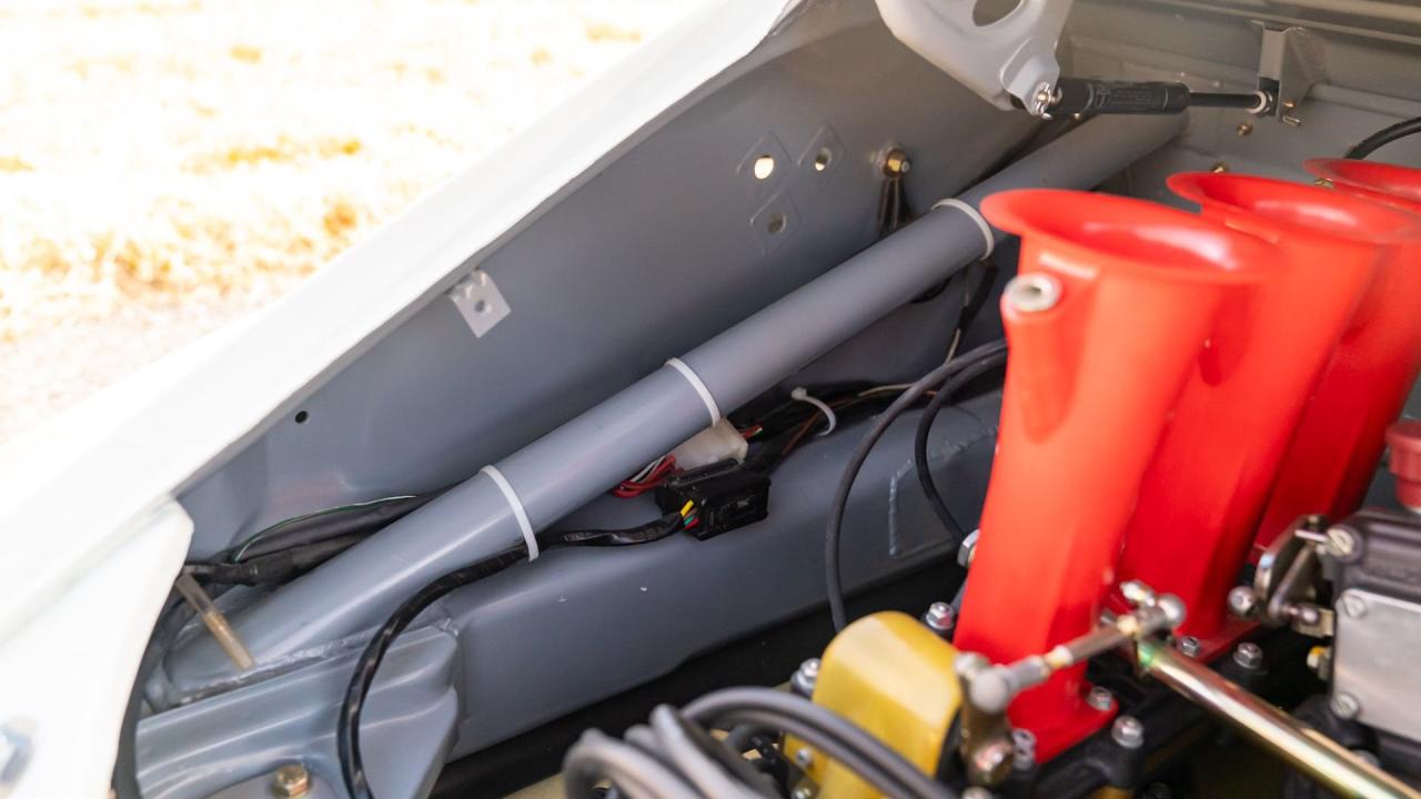 1975 Porsche 911 Carrera RSR Tribute