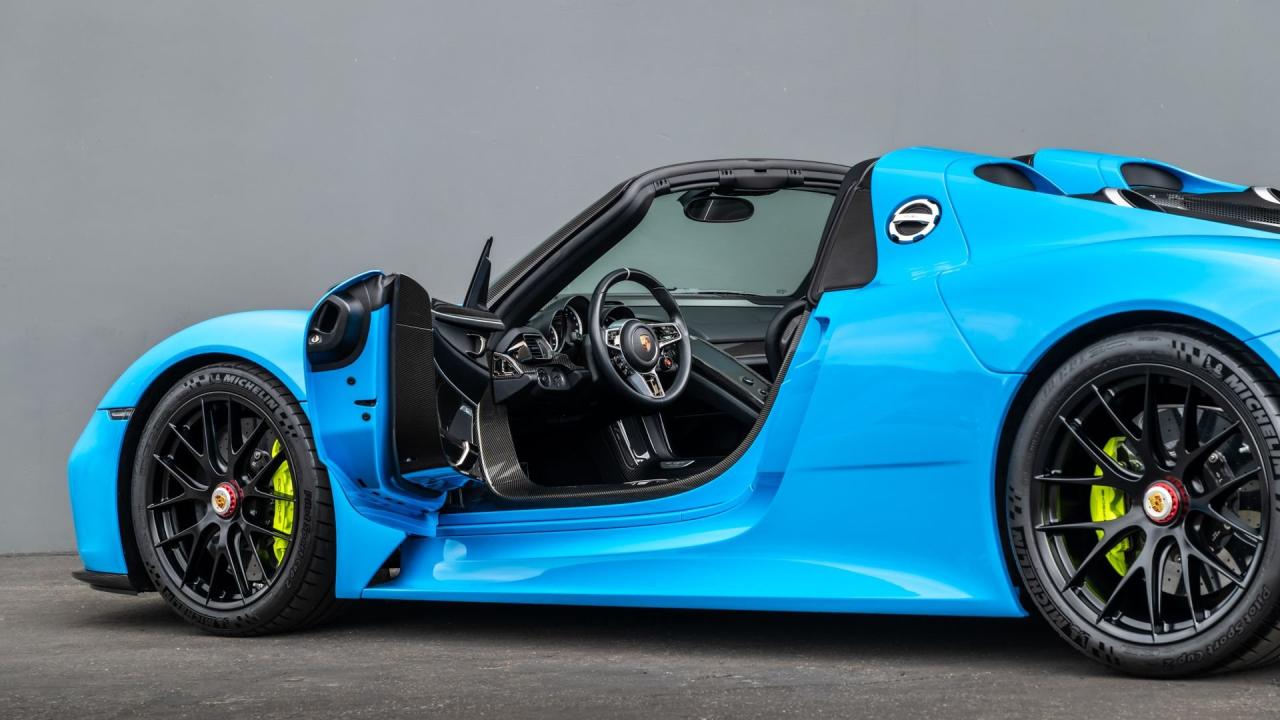 2015 Porsche 918 Spyder Weissach Package