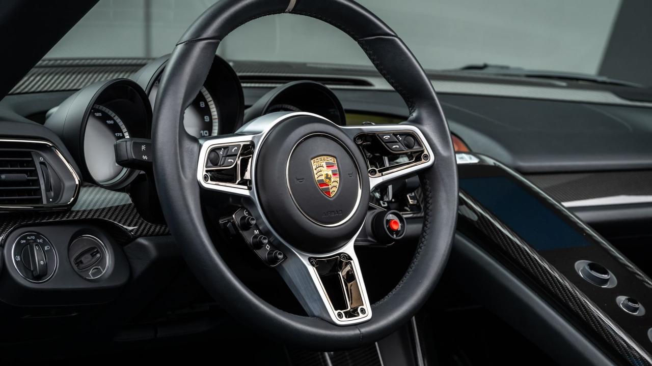 2015 Porsche 918 Spyder Weissach Package