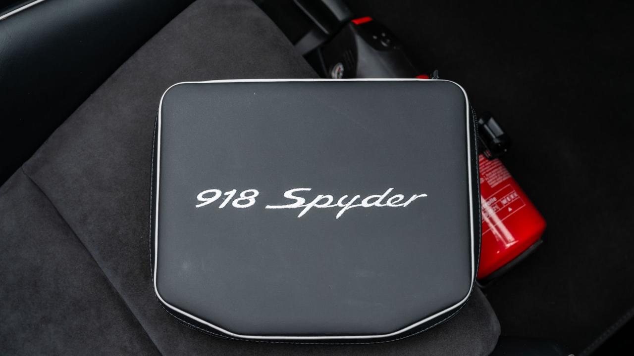 2015 Porsche 918 Spyder Weissach Package