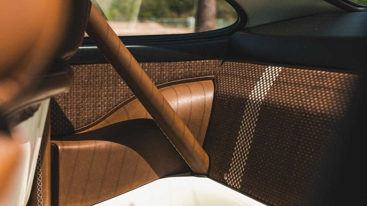 1990 Porsche 911 Coupe Reimagined by Singer &ldquo;Lindsey Commission&rdquo;