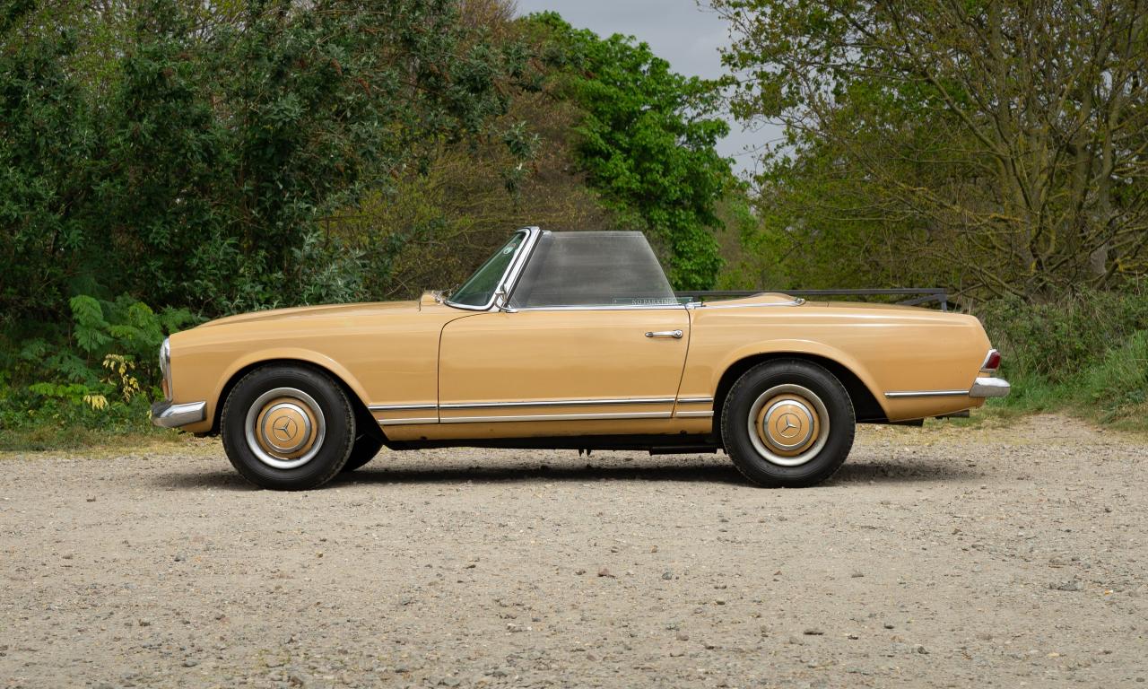 1966 Mercedes - Benz 230 SL Pagoda