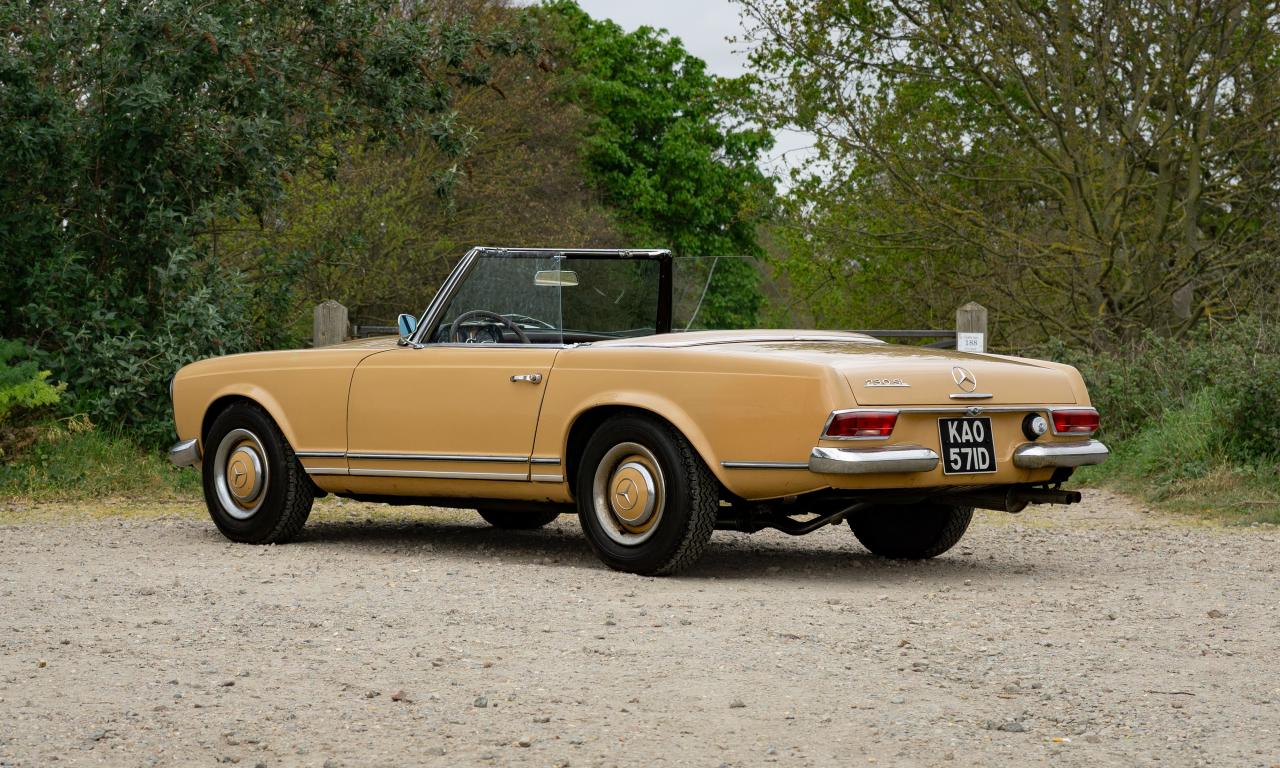 1966 Mercedes - Benz 230 SL Pagoda