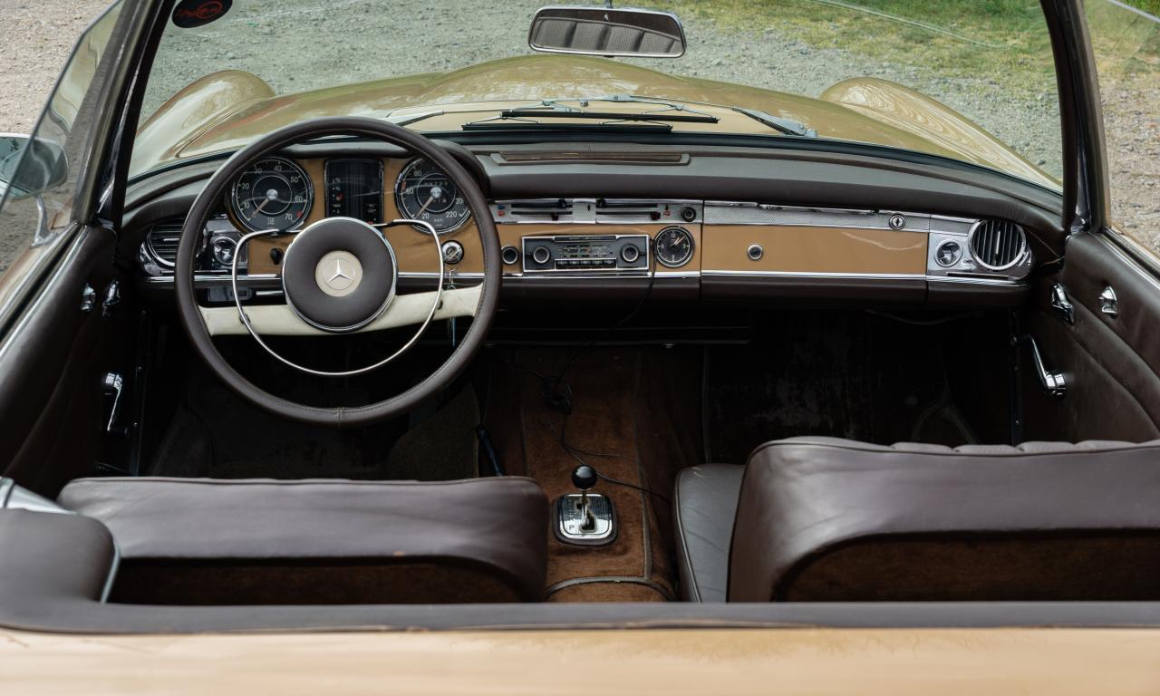 1966 Mercedes - Benz 230 SL Pagoda