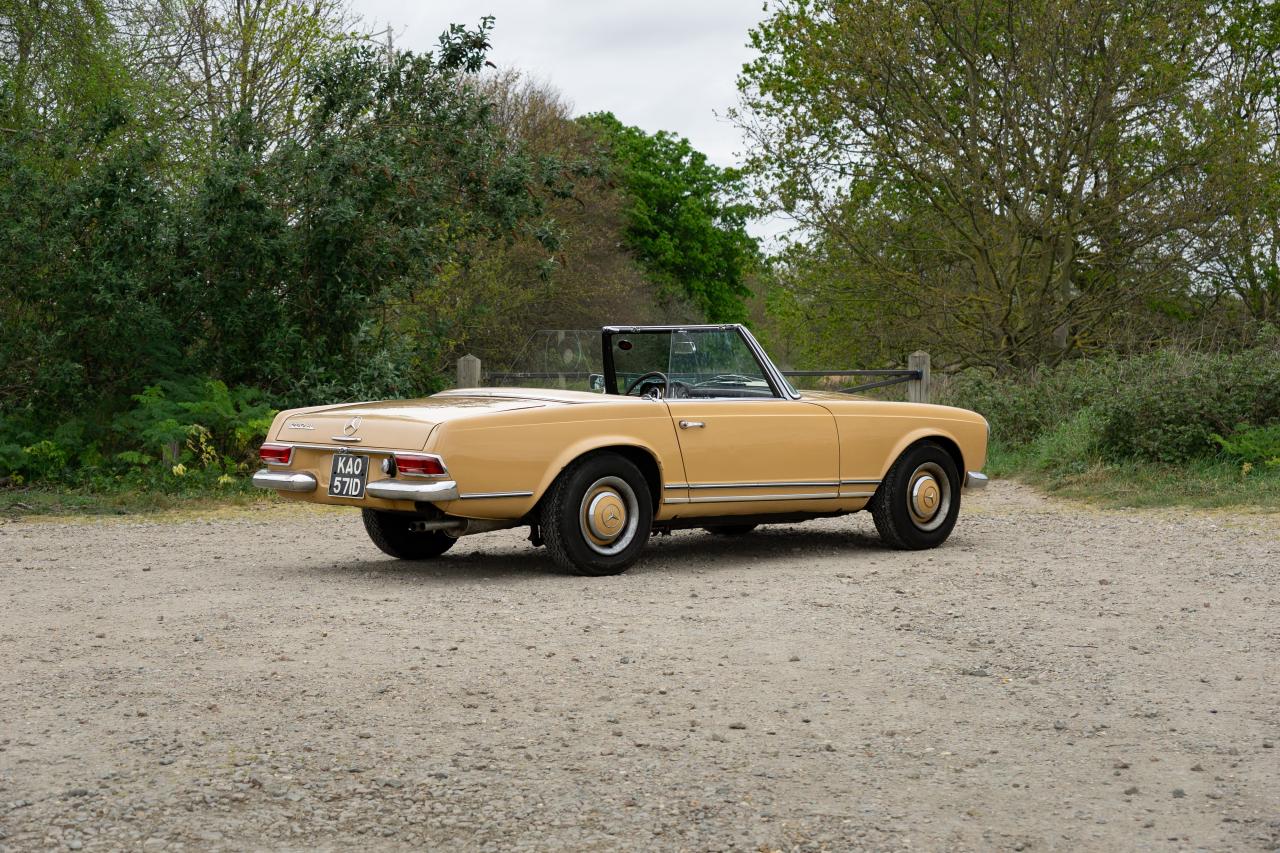 1966 Mercedes - Benz 230 SL Pagoda