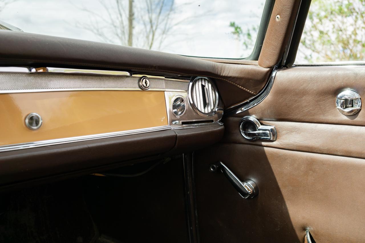 1966 Mercedes - Benz 230 SL Pagoda