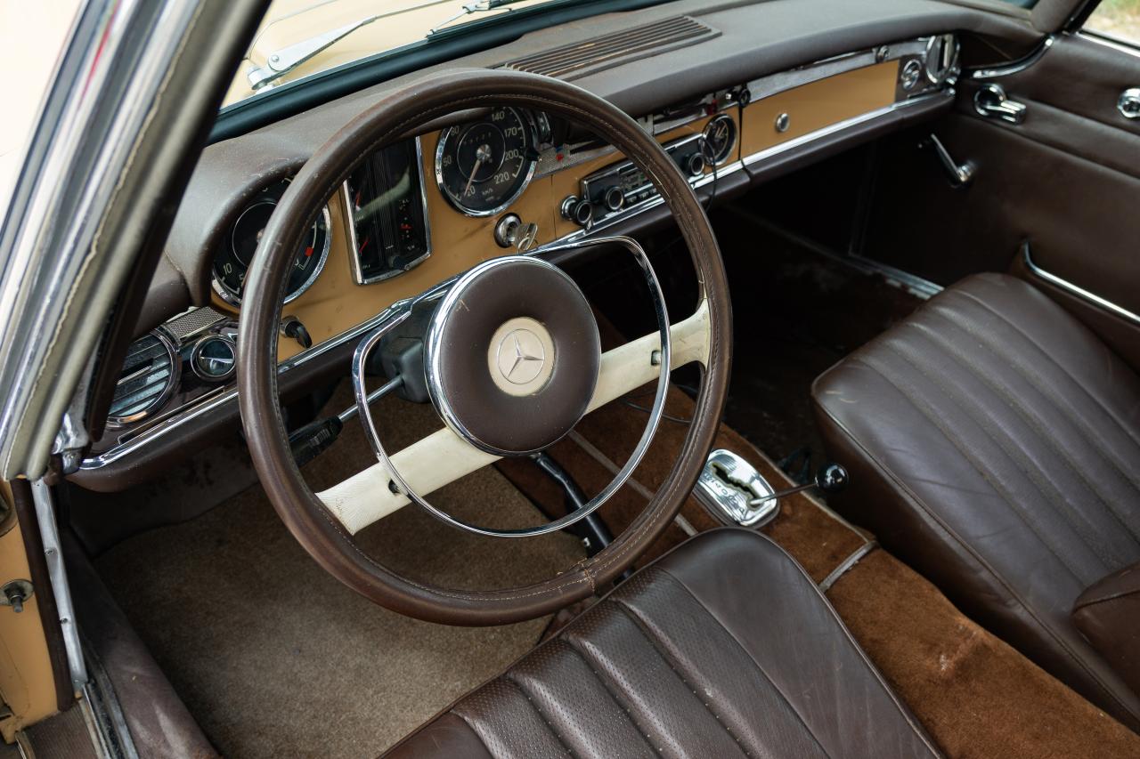 1966 Mercedes - Benz 230 SL Pagoda