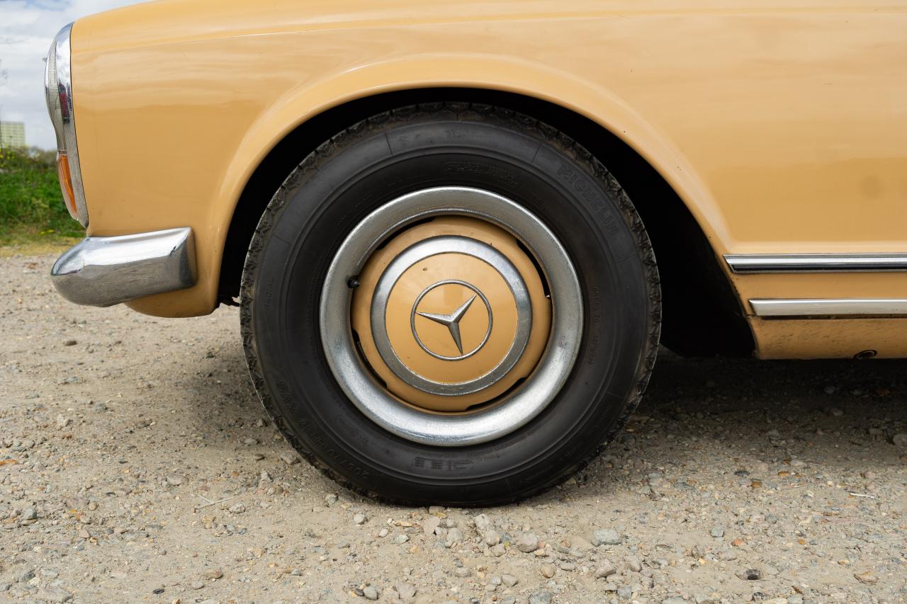 1966 Mercedes - Benz 230 SL Pagoda