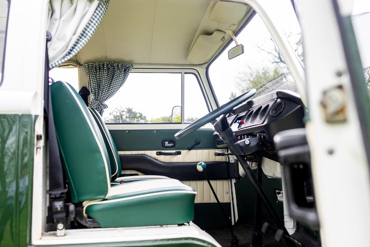 1972 Volkswagen T2 Camper